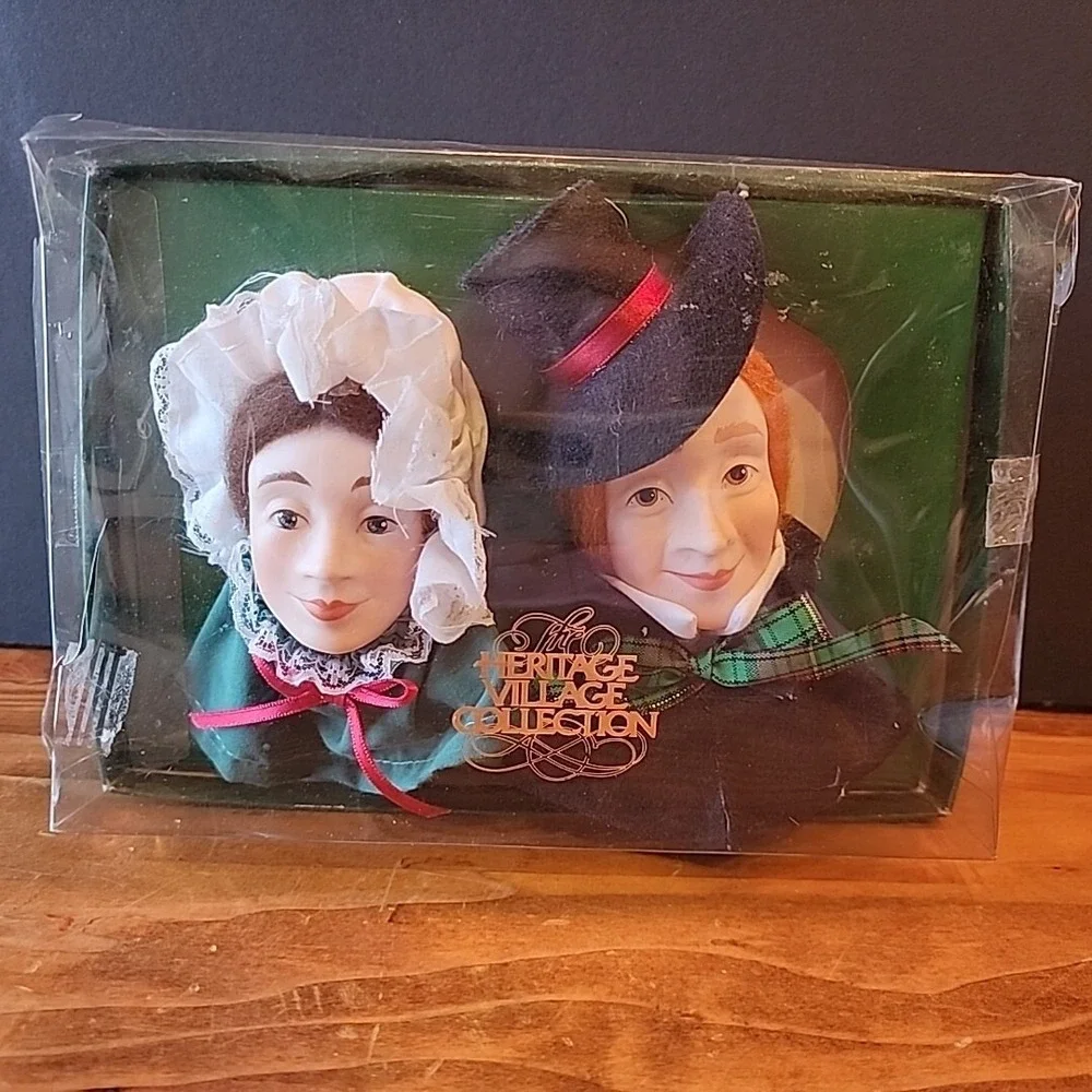 Department 56 Heritage Village Vintage Set of 2 Carolers with Original Box 1980s